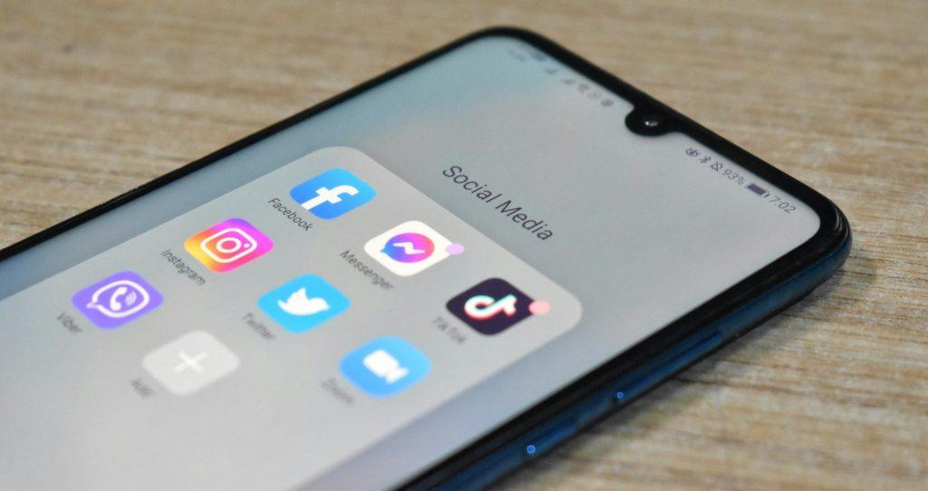 مقایسه تیک تاک با اینستاگرام